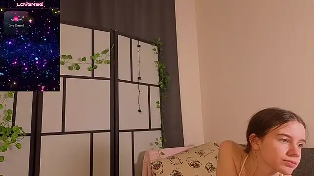 MyrtaMcclaney - massage tits close to cam