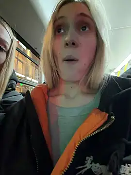 Pink_Kiss - underboobs view both in bus
