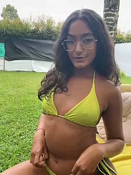 SaraZuletaa - ahegao face + show tits