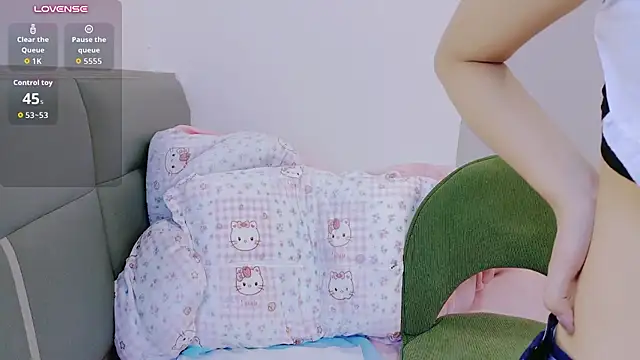 UU-uuu - 用力打屁屁 5下