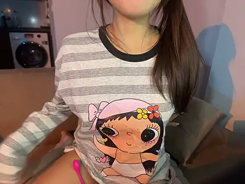Phuong_Bee - finger in pussy