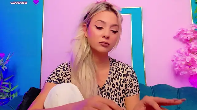 AriannaSins - 🔥 Strip me down and tease me 🔥