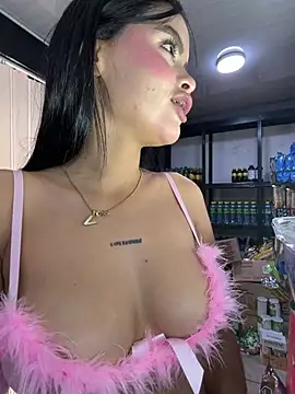 Kitty_rousse01 - two fingers in my pussy
