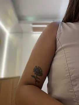 Valeria-escobar - SQUIRT IN PUBLIC CHANGING ROOMS (MALL)