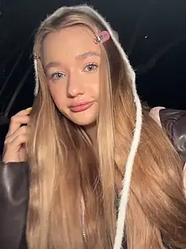 Milaa_sun - flash tits on street 🍒
