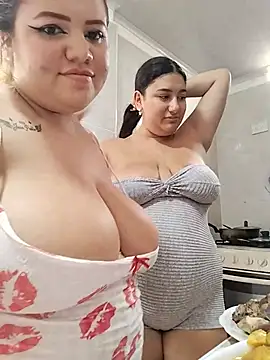 Sara_y_Amy - Show tits both girl