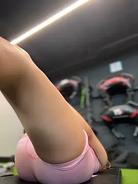 Kloe__t18 - Rife dildo in the bathroom of gym