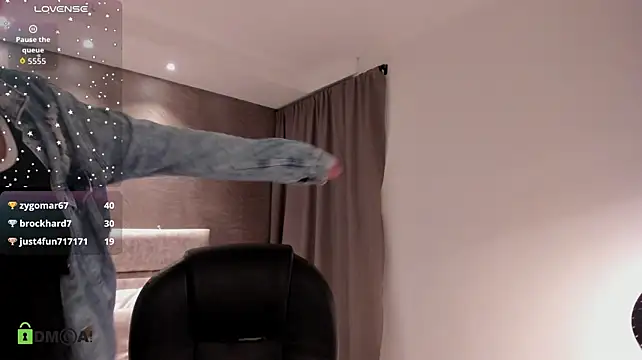 Miaparker25 - ice in tits