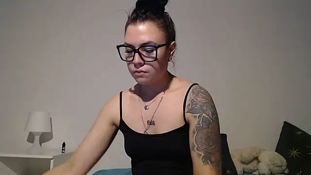 Alis_Rox - FOOTJOB + LUSH CONTROL 10 MIN