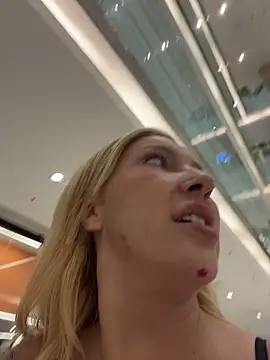Juuhschmitt - Exibicionismo no shopping