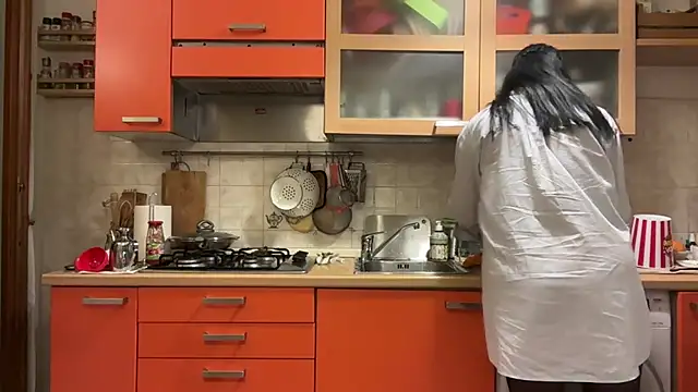 LasolitaAuri - I cook naked or only stockings, chooseLT