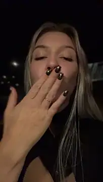 KikiWatson - Flash hard nipples 💋