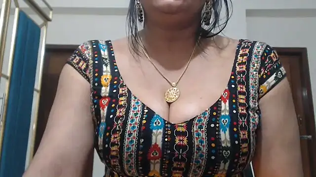 Maisa-130 - boobs show