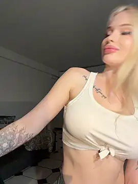 Vladamais - suck two dicks