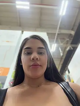 BellaLeclair_ - Flash tits