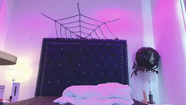 Zury_valucci - PLUG IN DELICIUS ASS🙈
