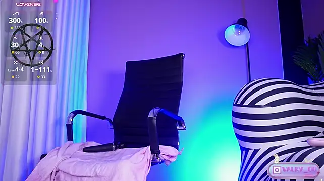 Valky__00 - ⭐Play Fingers + Domi in clit⭐