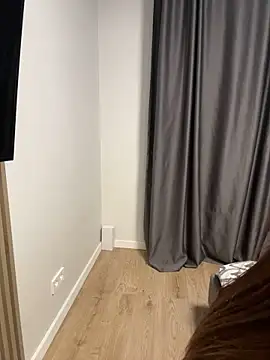 SweetieKitty1 - Squize my tits clous up