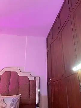 LoveQueen2 - open pussy with 2 hands