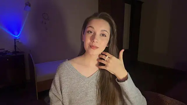 CortneyMontaluo - Lips close cam and bite my finger