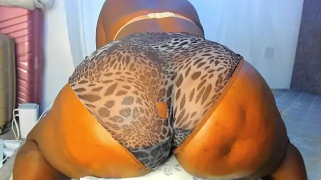 Bigass_cutie - RIDING DILDO NICE