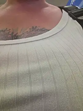 Julimonroe - Edge me in public 😈