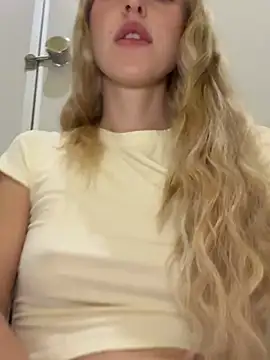 Kira_mia - pour boobs w saliva and slap loud