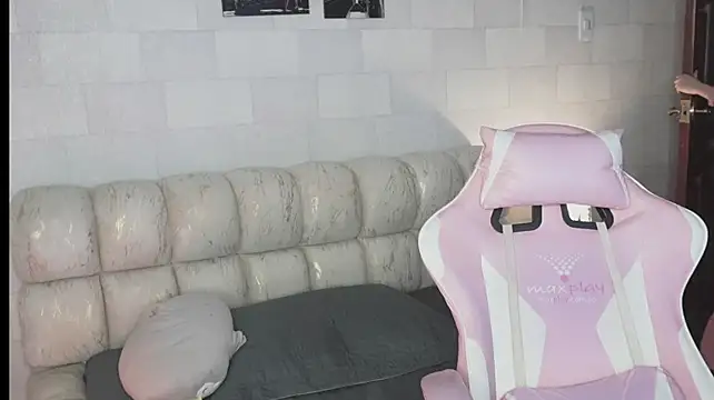 Alanna-Rosse - SEXY TWERK + SPANKS ASS 😉