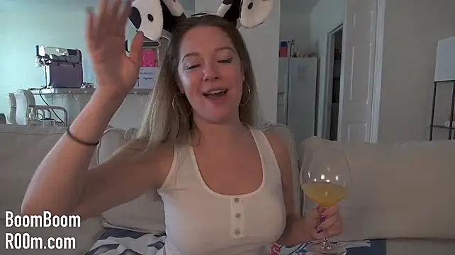 Boomboomr00m - Spit, Spank, Rub + Finger Pussy