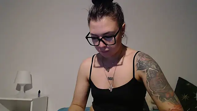 Alis_Rox - FOOTJOB + LUSH CONTROL 10 MIN