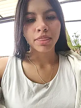Nicky_11 - Off bra in bar public