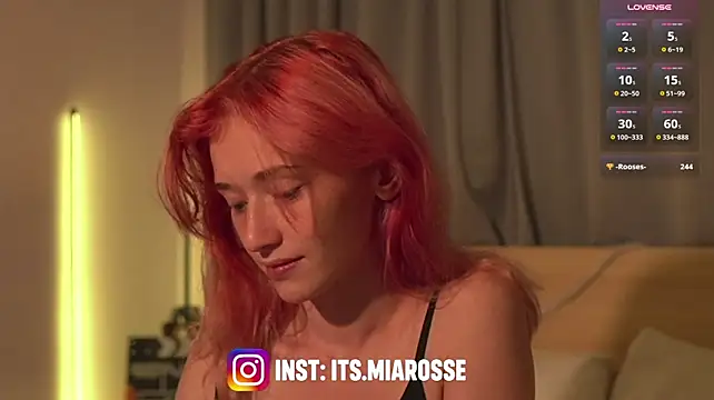 ItsMiaRosee - air kiss💋