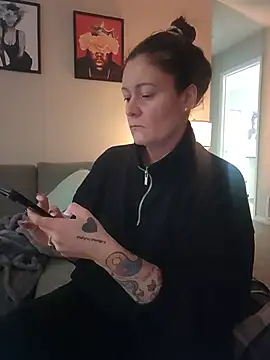 HollyTattoo - Twerk ass on balcony