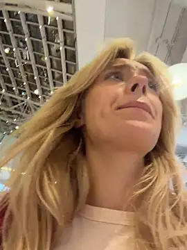 PollyLolly - Suck two finger close to cam