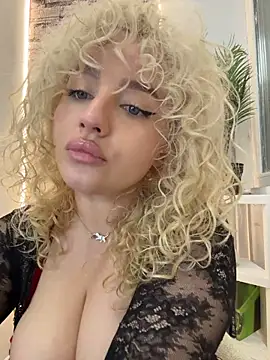 CurlyDaisy - keep boobies out