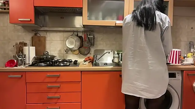 LasolitaAuri - I cook naked or only stockings, chooseLT