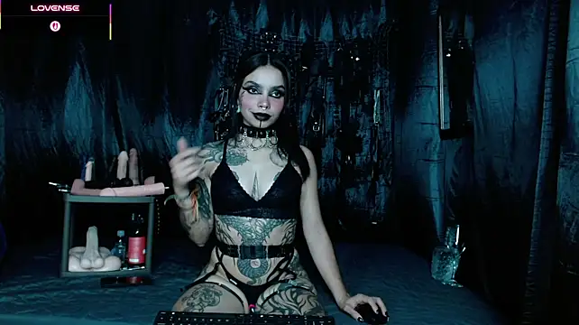 Electra_Darkkk - Write my name on your tits