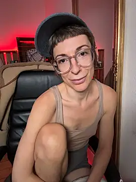 Antifistin - Neues Orgasm Video mit behaarten Beinen