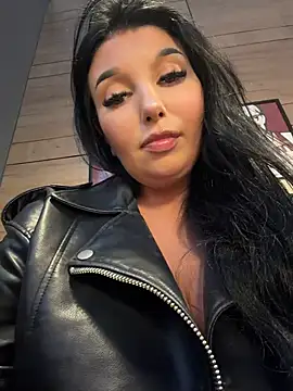 Tisha_Busty - PLAY NAKED THICK PUSSY 1 MIN in KFC risk