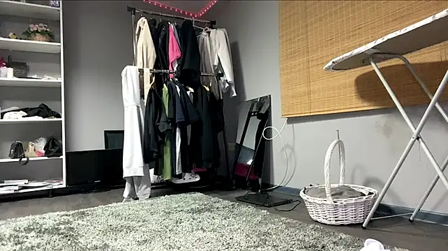 Simmisweet - play with boobs