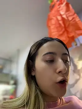Kloe__t18 - Rife dildo in the bathroom of gym