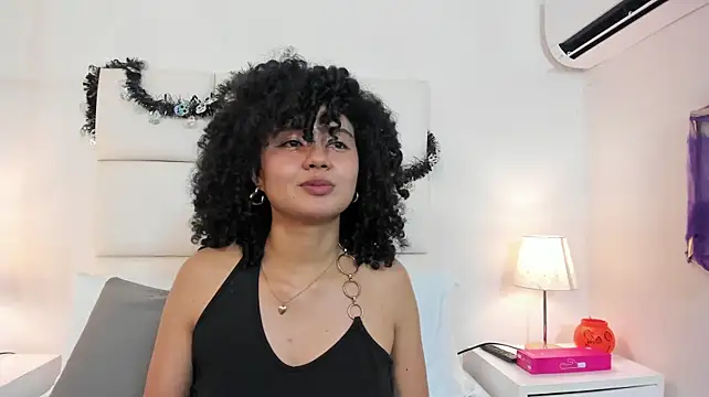 Kiraspell - Piussy close up and rub my clit