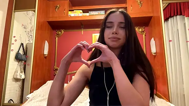LauraMystiq - Squeeze my booty