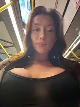 CityLynx - belly and underboobs tease