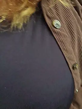 Amanita_25 - Clamps my tits ❤️