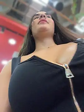 BellaLeclair_ - Tease with boobs