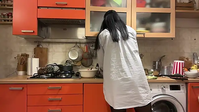 LasolitaAuri - I cook naked or only stockings, chooseLT