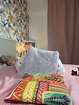 AnaisLabella - one finger in ass