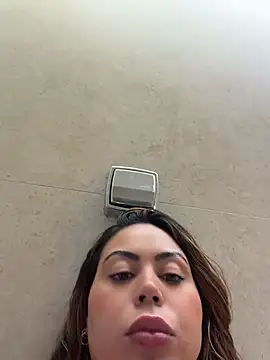 LariiHotWife - Tirar calcinha no shopping