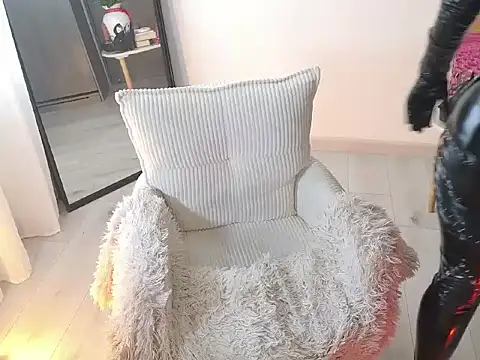 Juli_Rosee - Lick fingers and spit tease